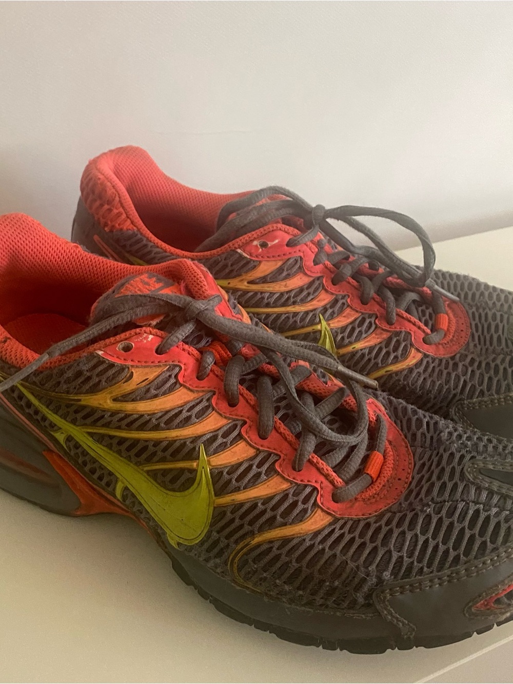 Nike Air Max Torch 4 Low Top Mesh Lace-Up Sneakers Gray Orange Ladies Size 9
